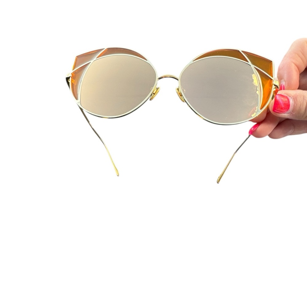 Linda Farrow Luxury Sunglasses - Picture 2 of 3